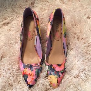 XOXO multicolored butterfly heels
